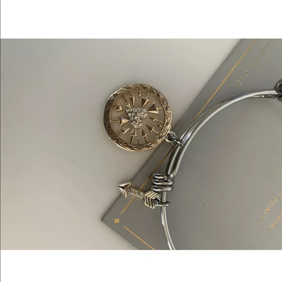 Stainless Steel Heart & Arrow Pendant Bracelet New - Picture 4 of 4